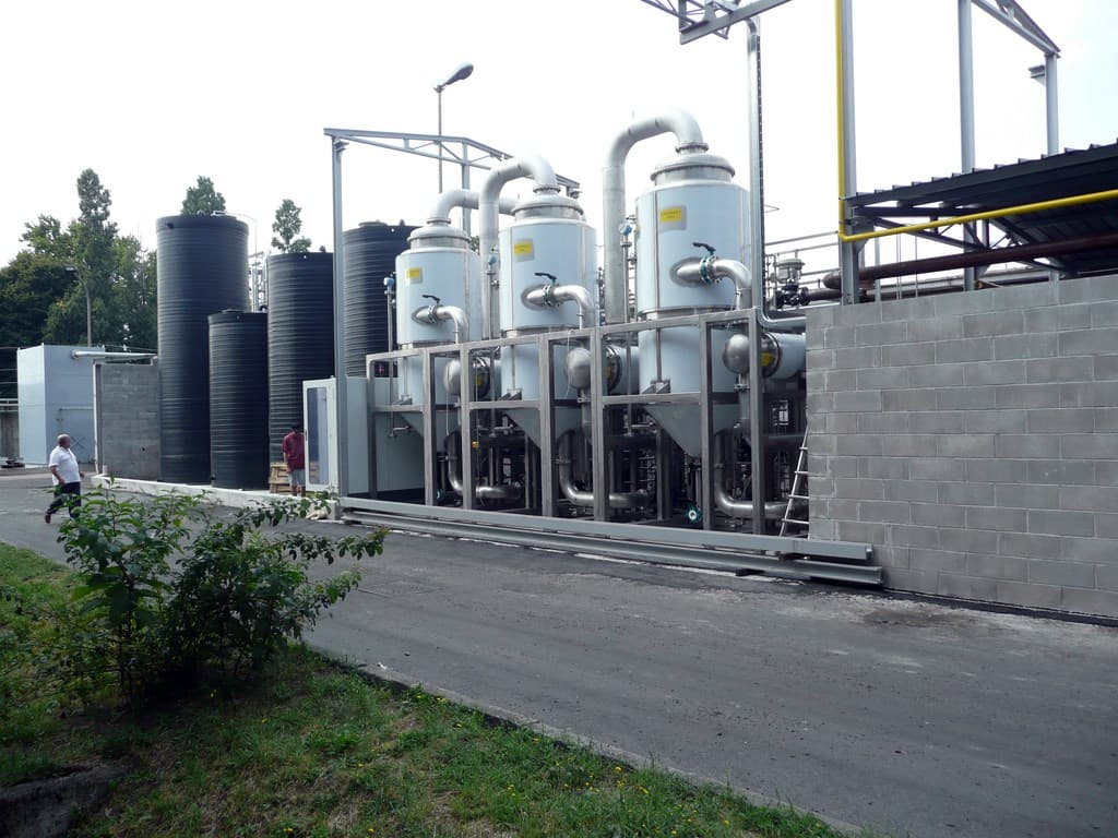 Modern Wastewater Treatment Facility Design and Equipment