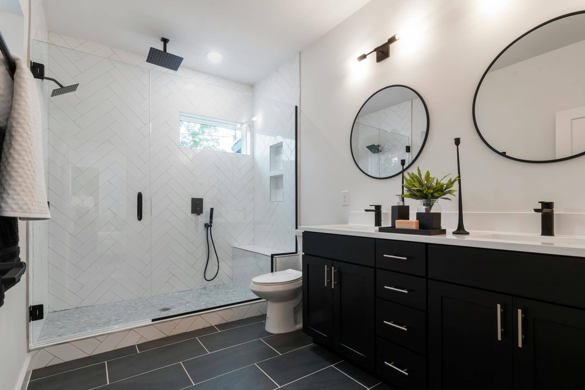 Black shower door Options for Contemporary Homes