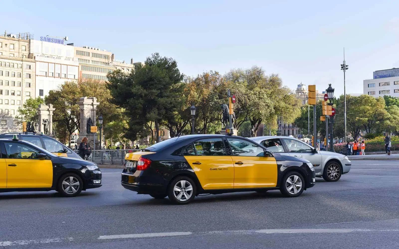 Reliable Taxi Service in Weybridge | Airport Taxis Weybridge