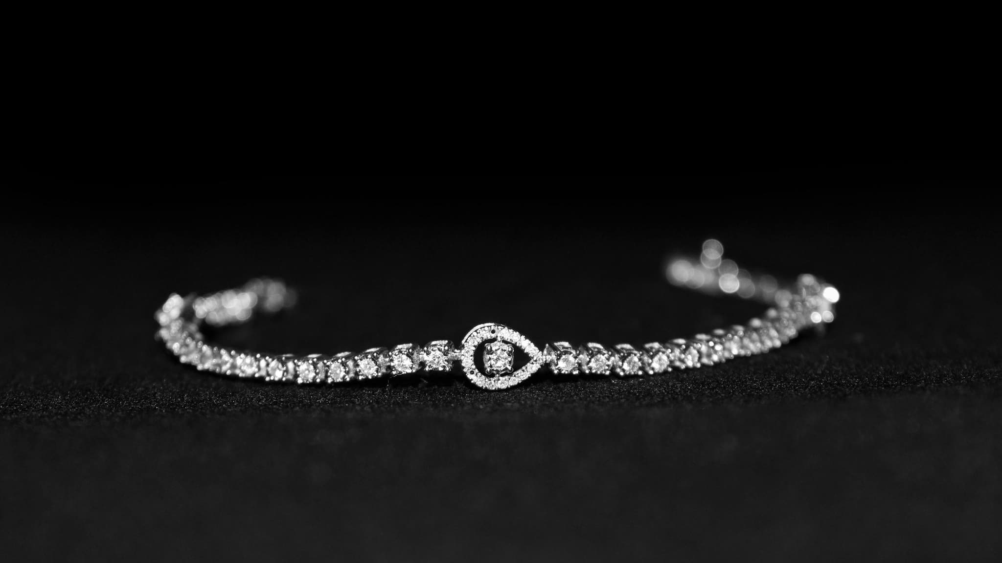 Buy Diamond Bracelet UK – Where to Buy Diamond Bracelets in the UK – A Shopper’s Guide to Timeless Glamour