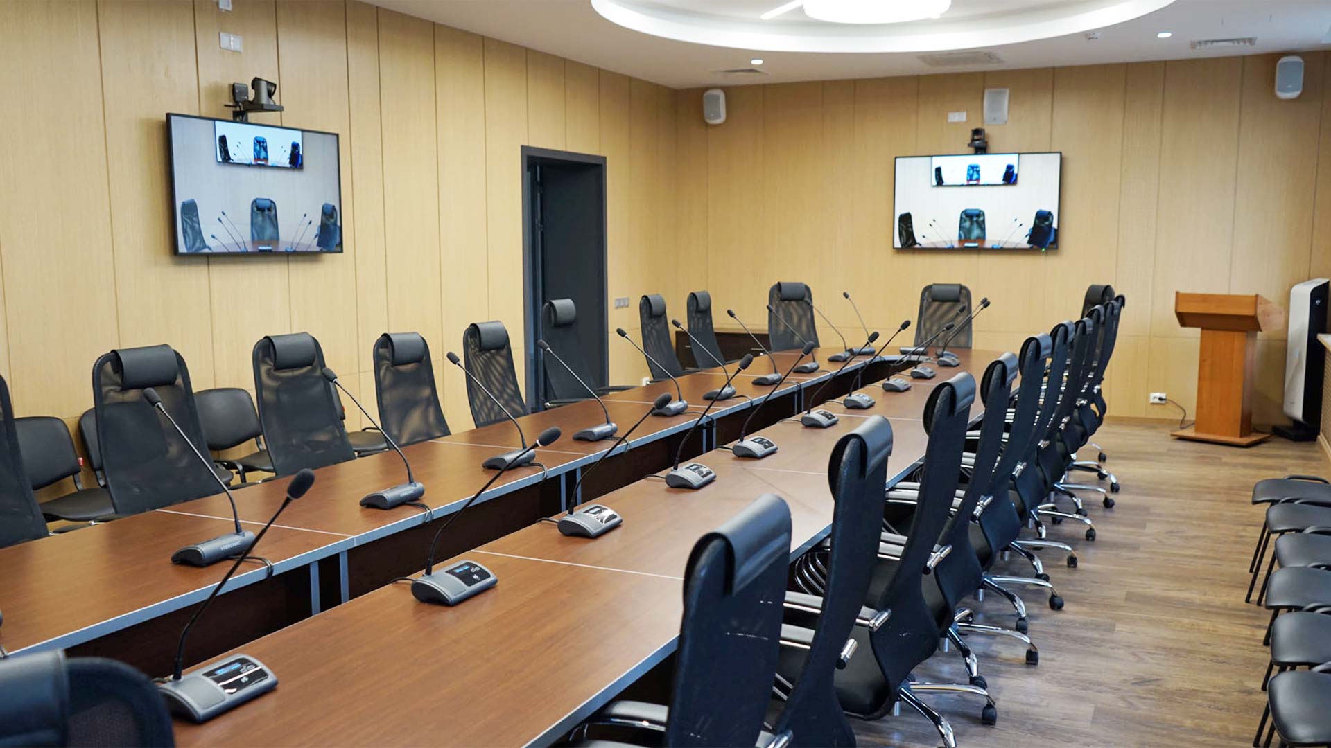 How an AI-Enabled Conference System Enhances Productivity