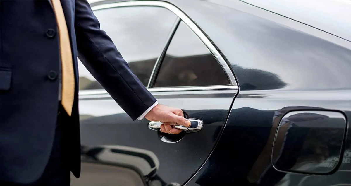 Fast and Safe Taxis from Esher to Heathrow Airport