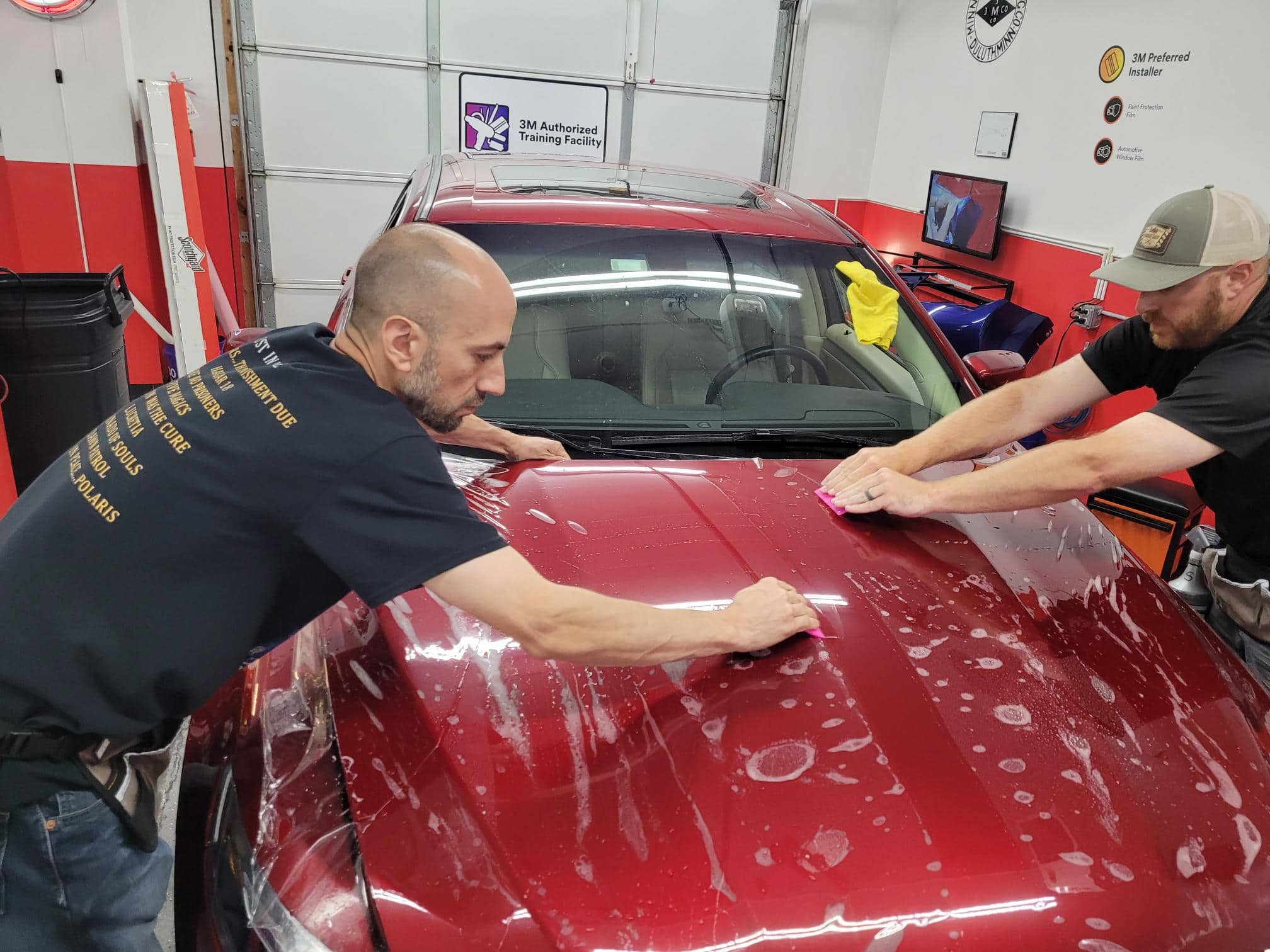 PPF Installer Secrets: Achieving Maximum Gloss and Hydrophobic Protection