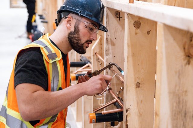 How a Trade School Tennessee Supports Workforce Development in Construction